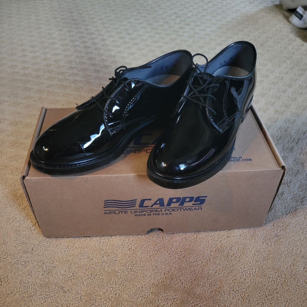 CAPPS Footwear High Gloss size 6.5